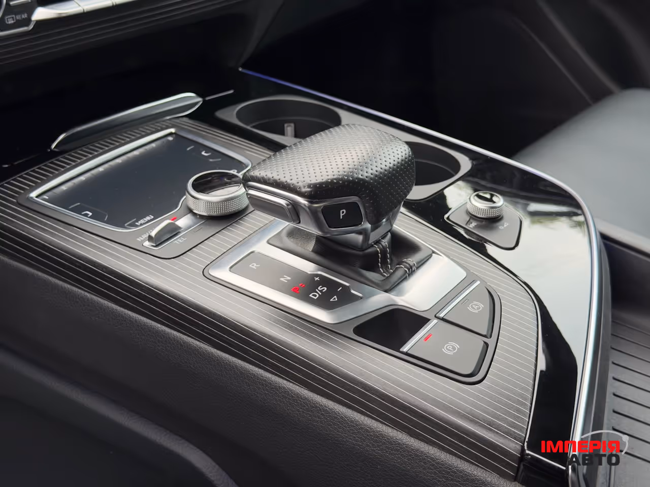 Audi Q7 - фото 27