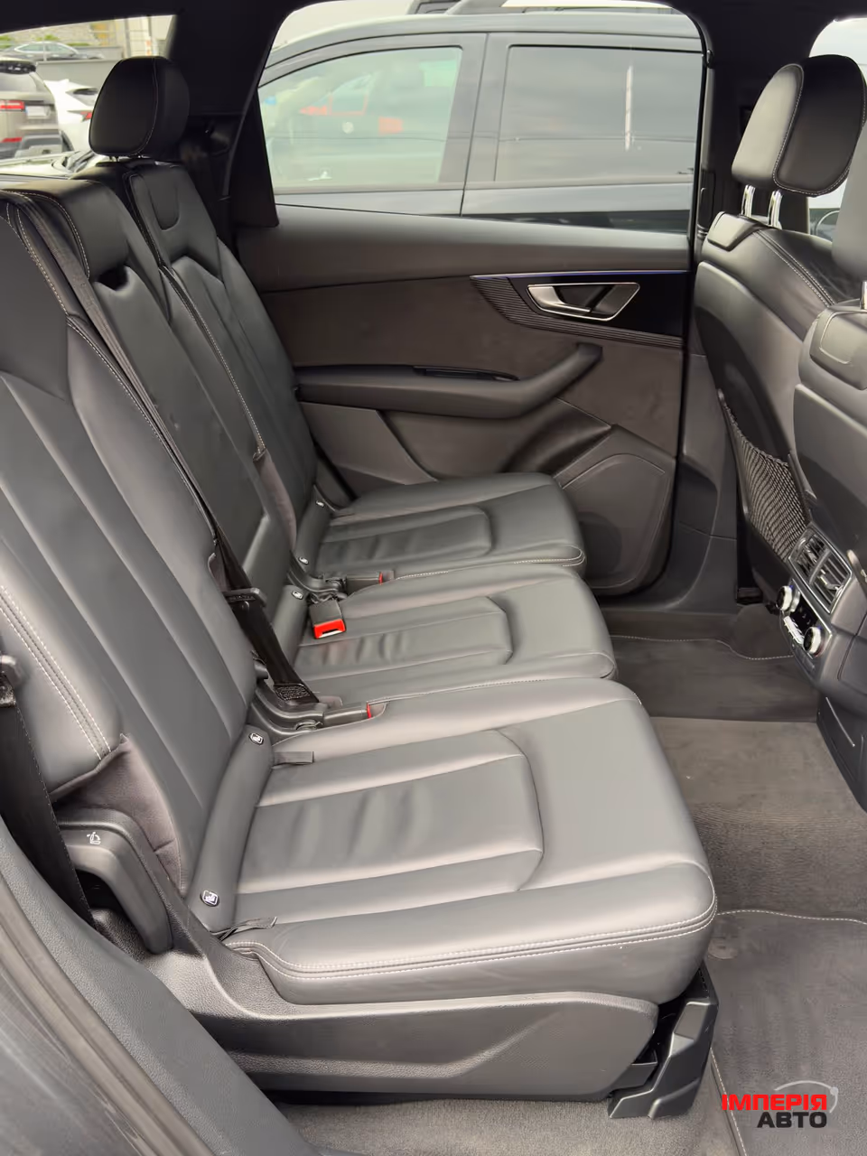 Audi Q7 - фото 17