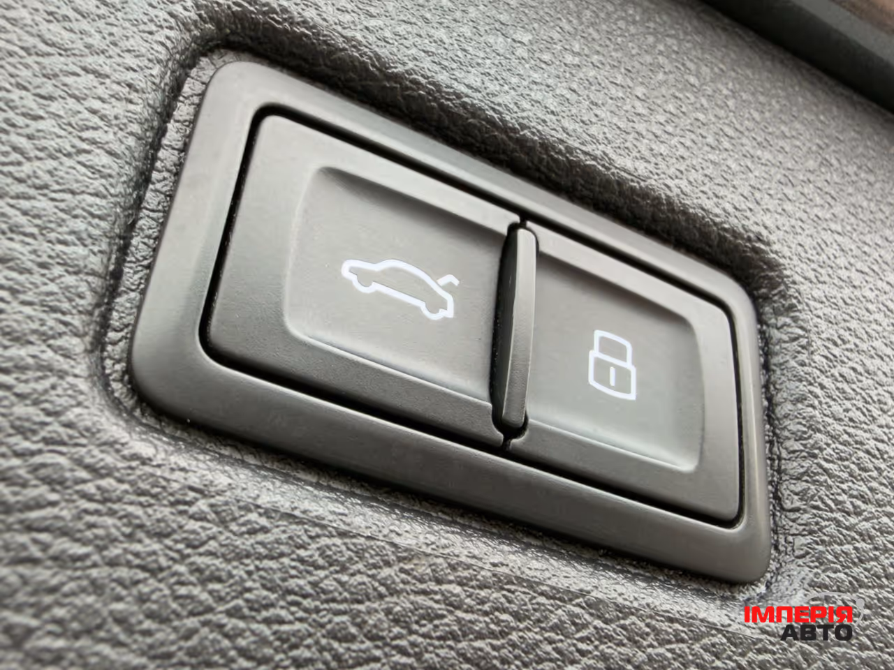 Audi Q7 - фото 42