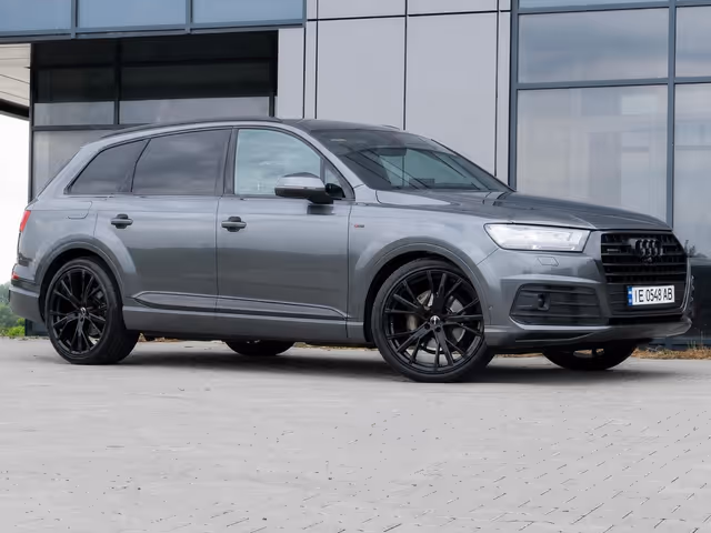 Audi Q7 - фото 3