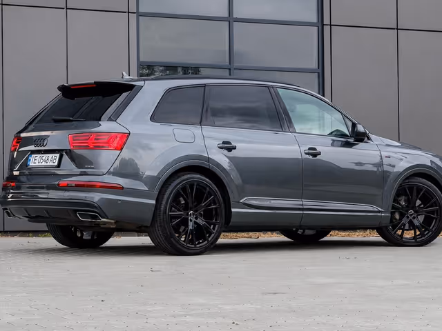 Audi Q7 - фото 2