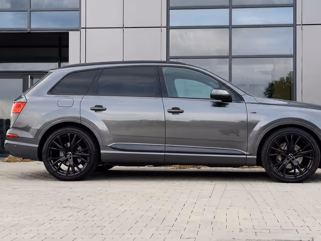 Audi Q7 - фото 5