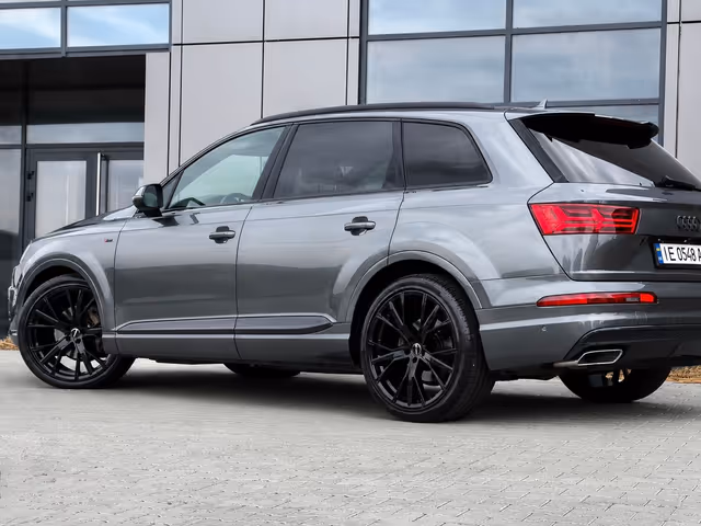 Audi Q7 - фото 4