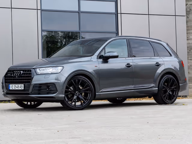 Audi Q7 - фото 1