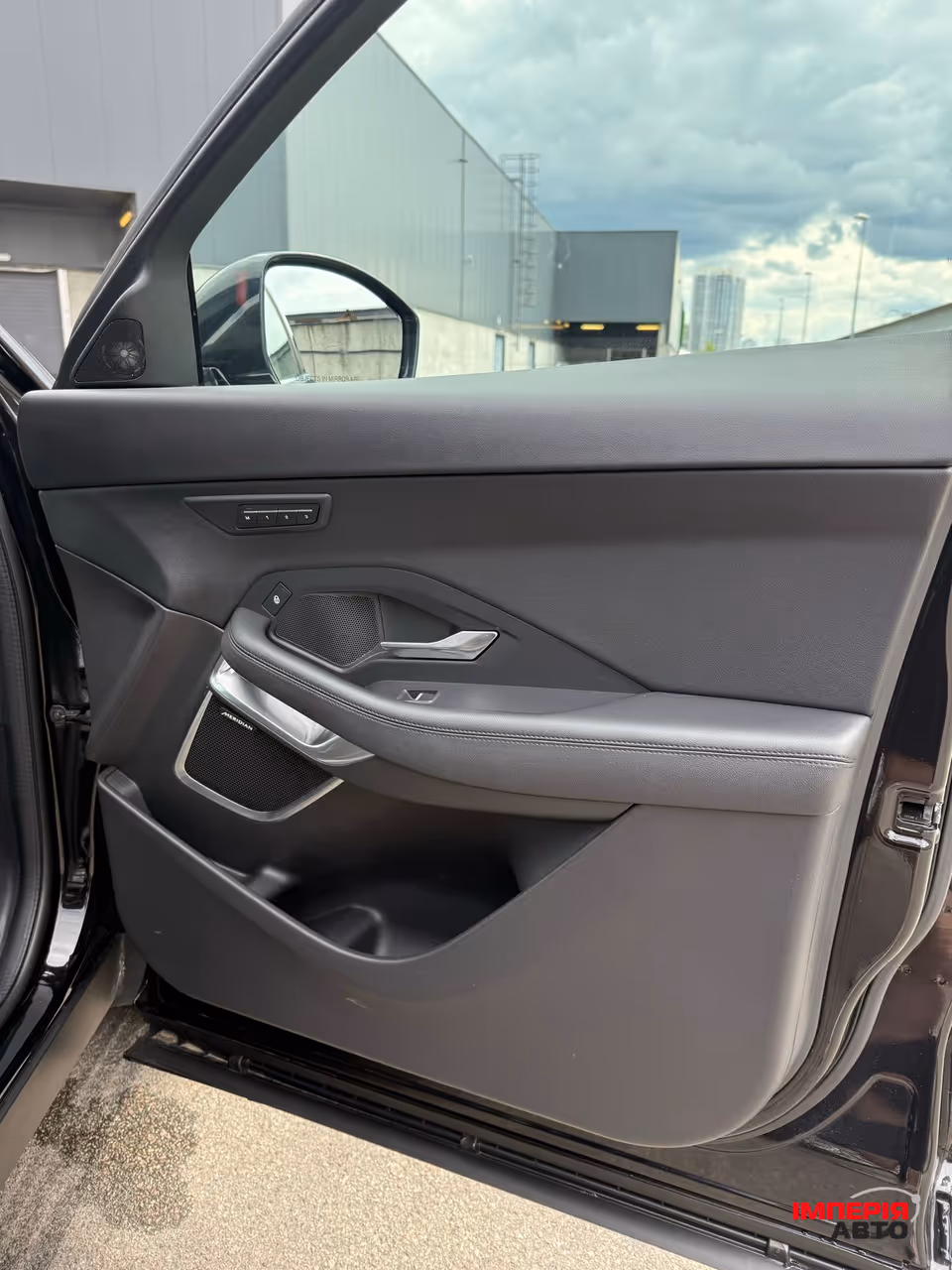 Jaguar E-Pace - фото 9