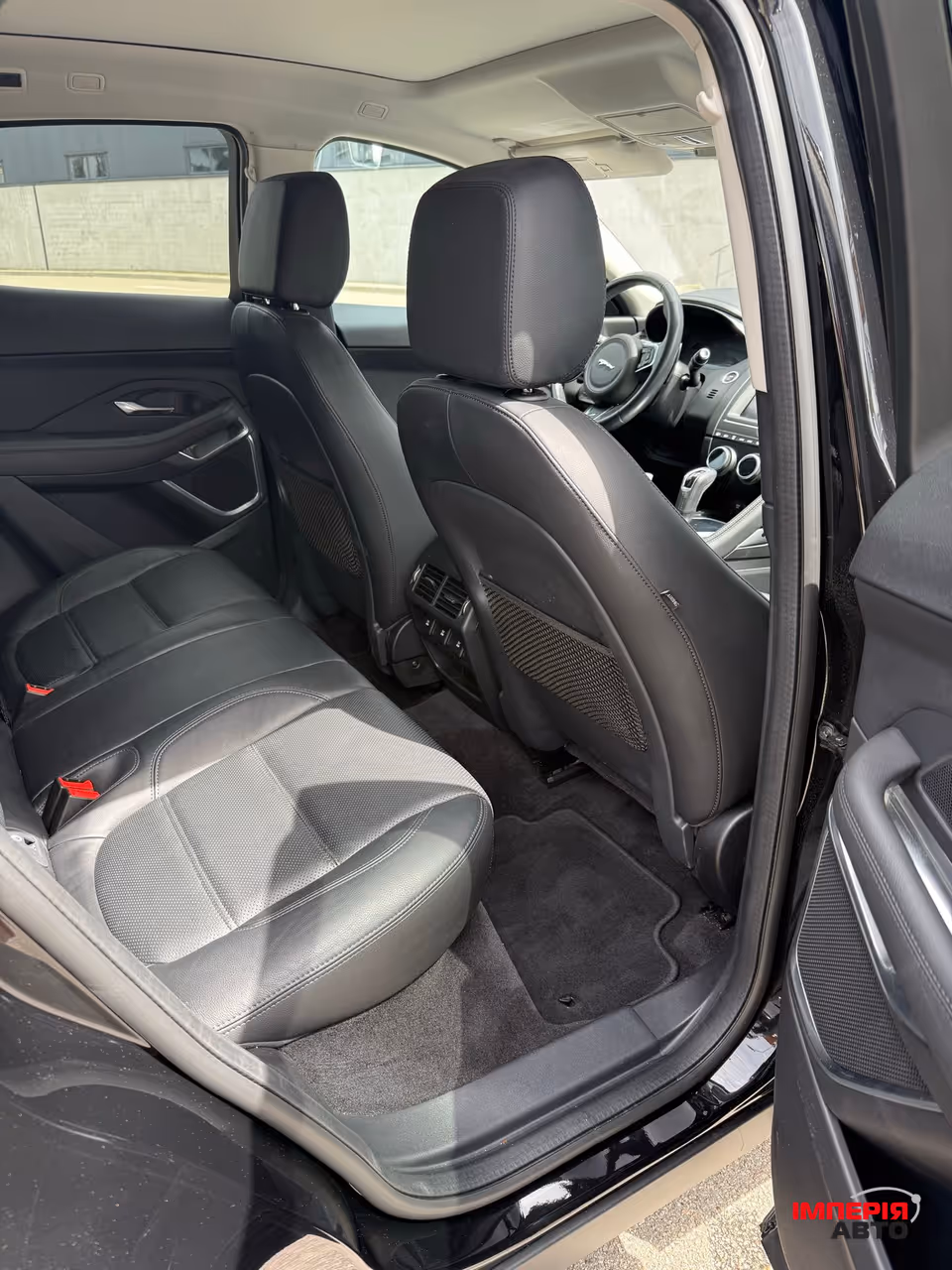 Jaguar E-Pace - фото 12