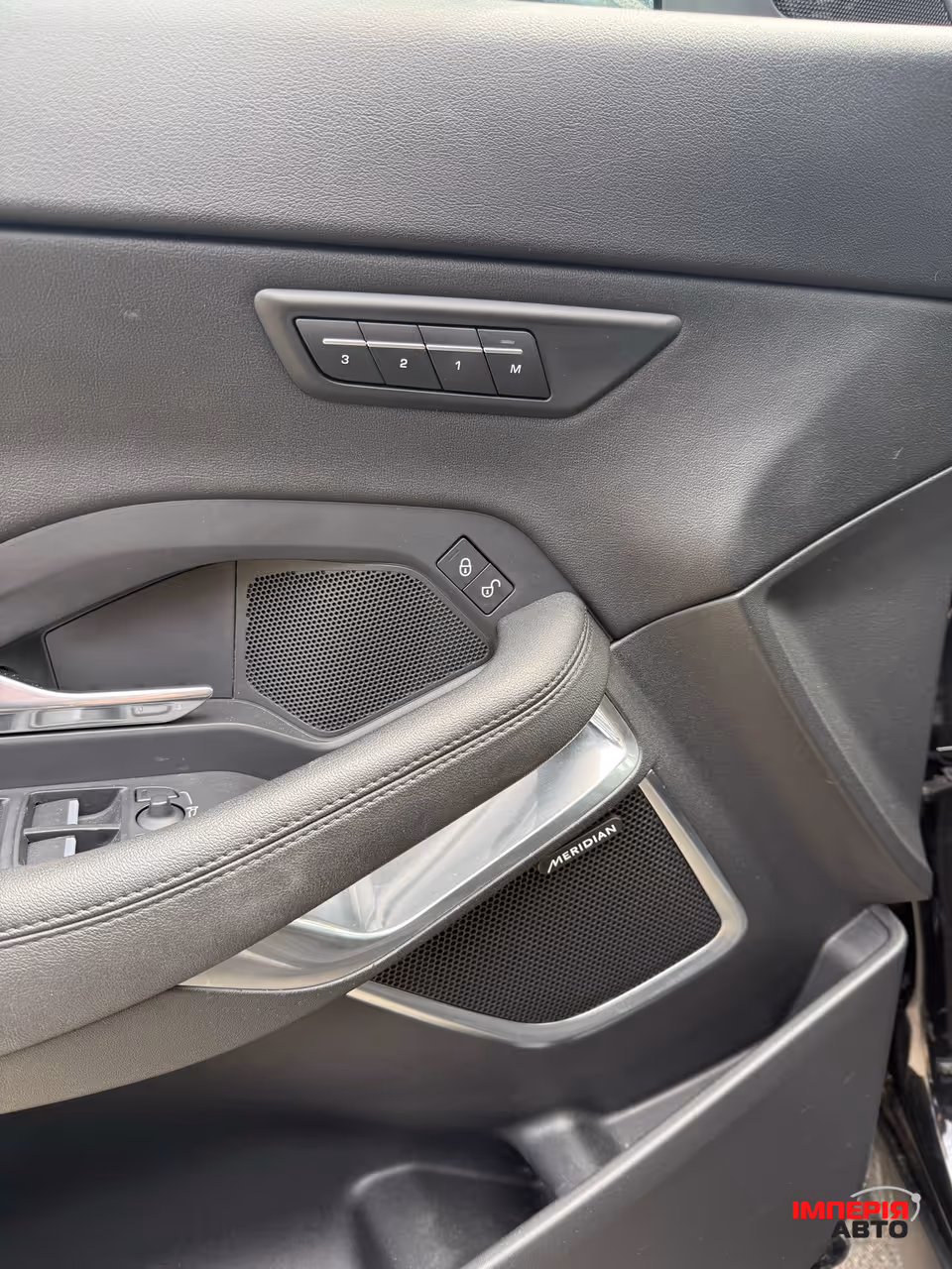 Jaguar E-Pace - фото 16