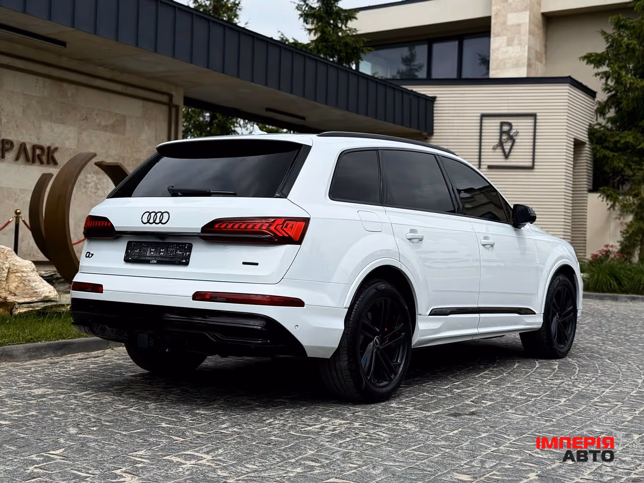 Audi Q7 - фото 21