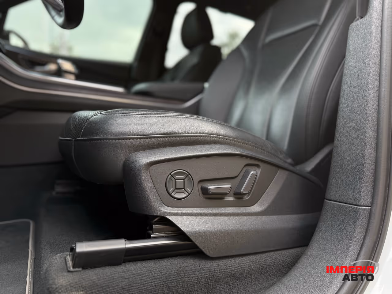 Audi Q7 - фото 30