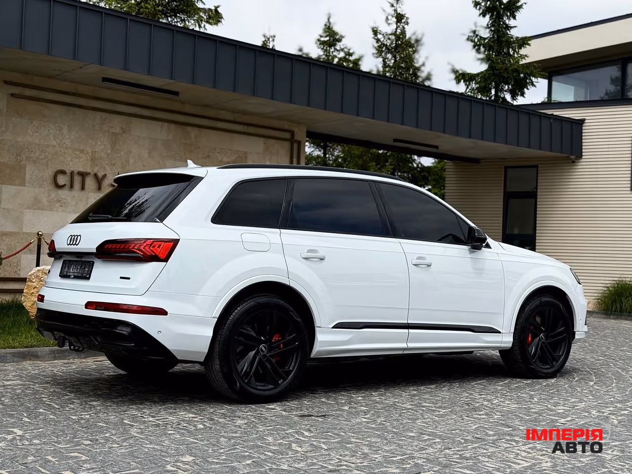 Audi Q7 - фото 22