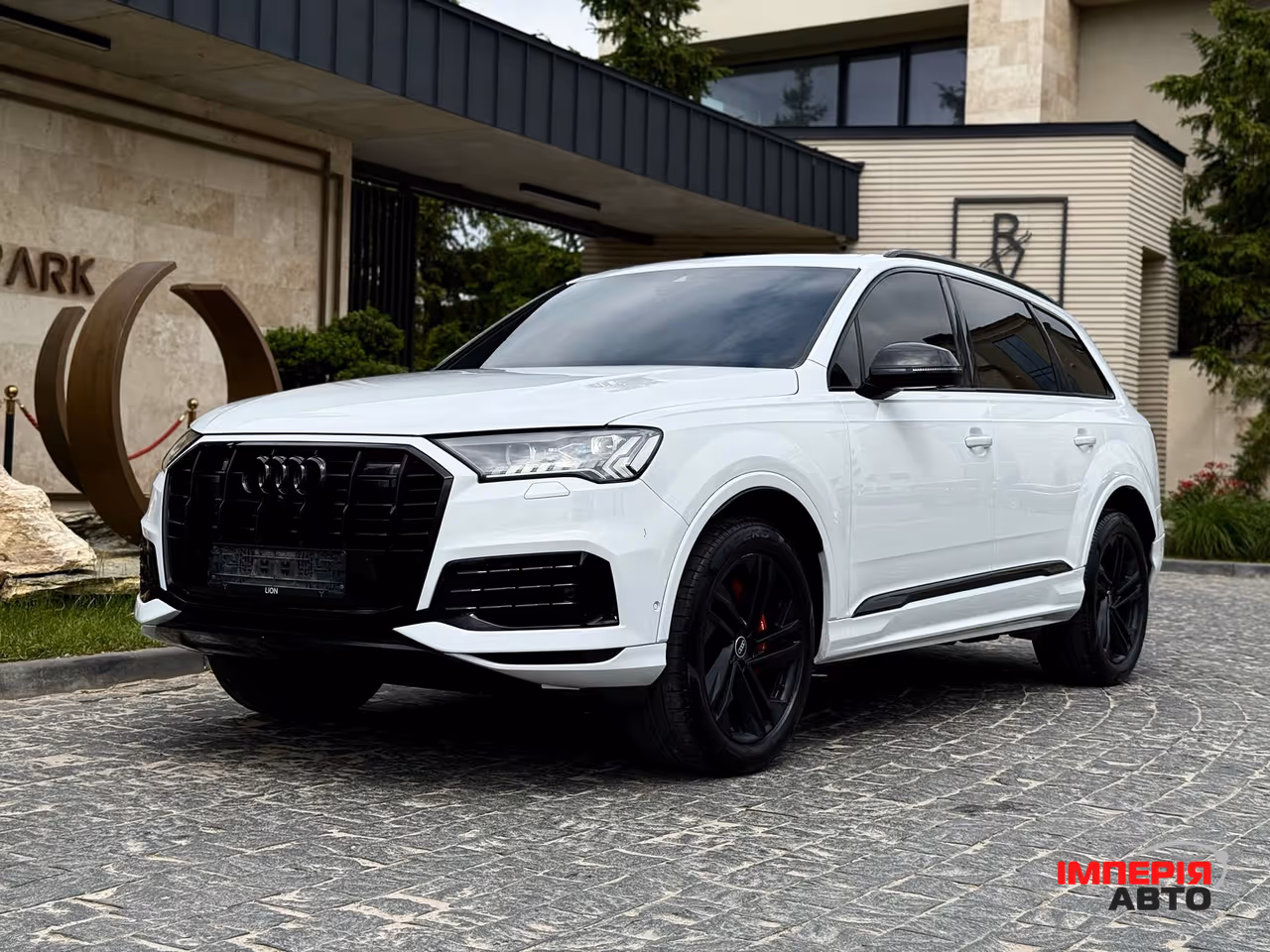 Audi Q7 - фото 9