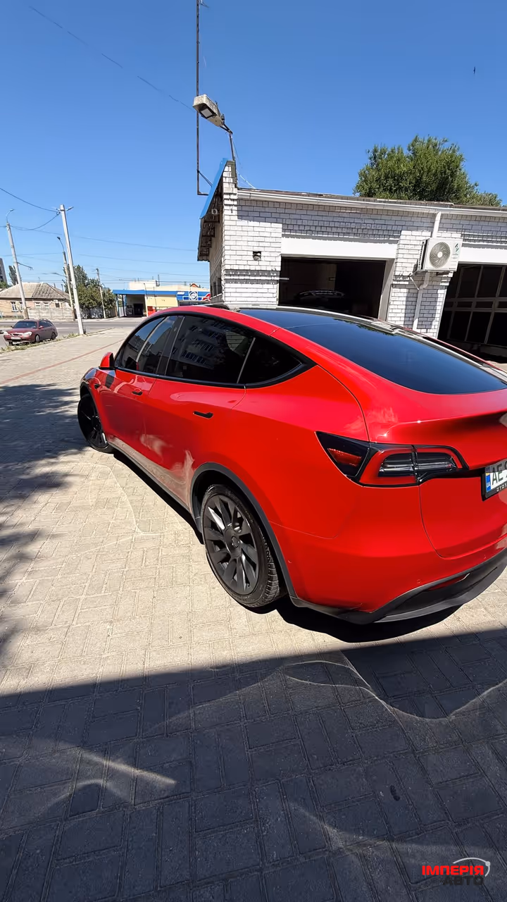Tesla Model Y - фото 11