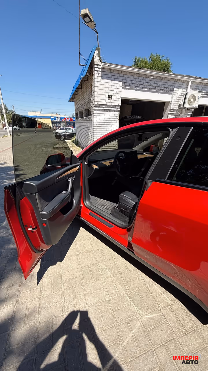 Tesla Model Y - фото 12