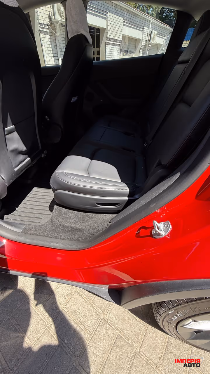 Tesla Model Y - фото 18