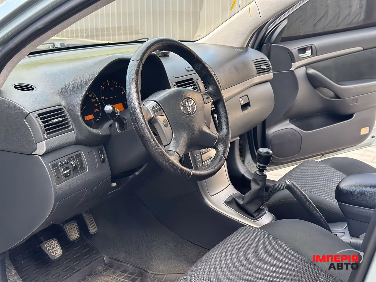 Toyota Avensis - фото 7