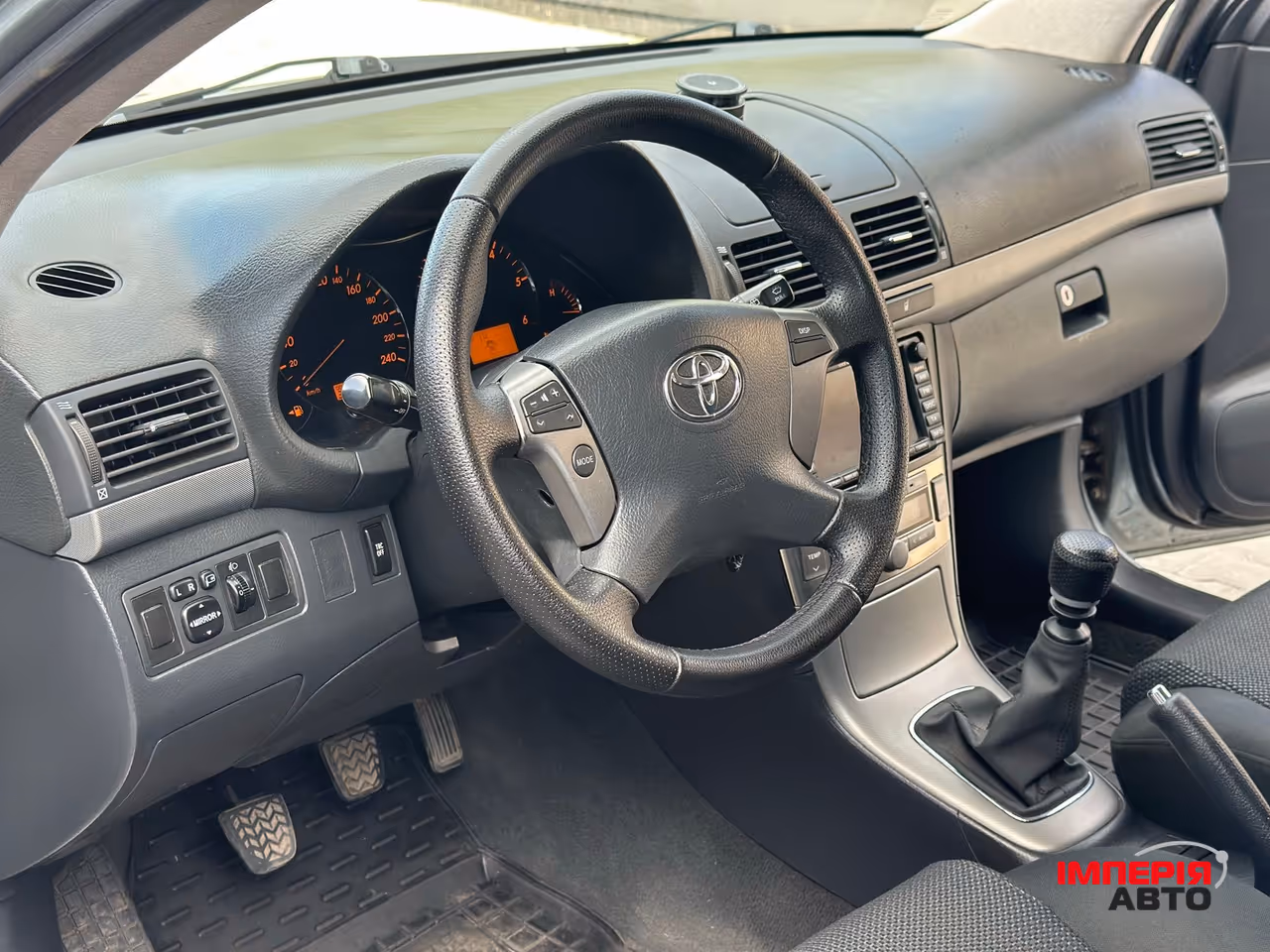 Toyota Avensis - фото 8