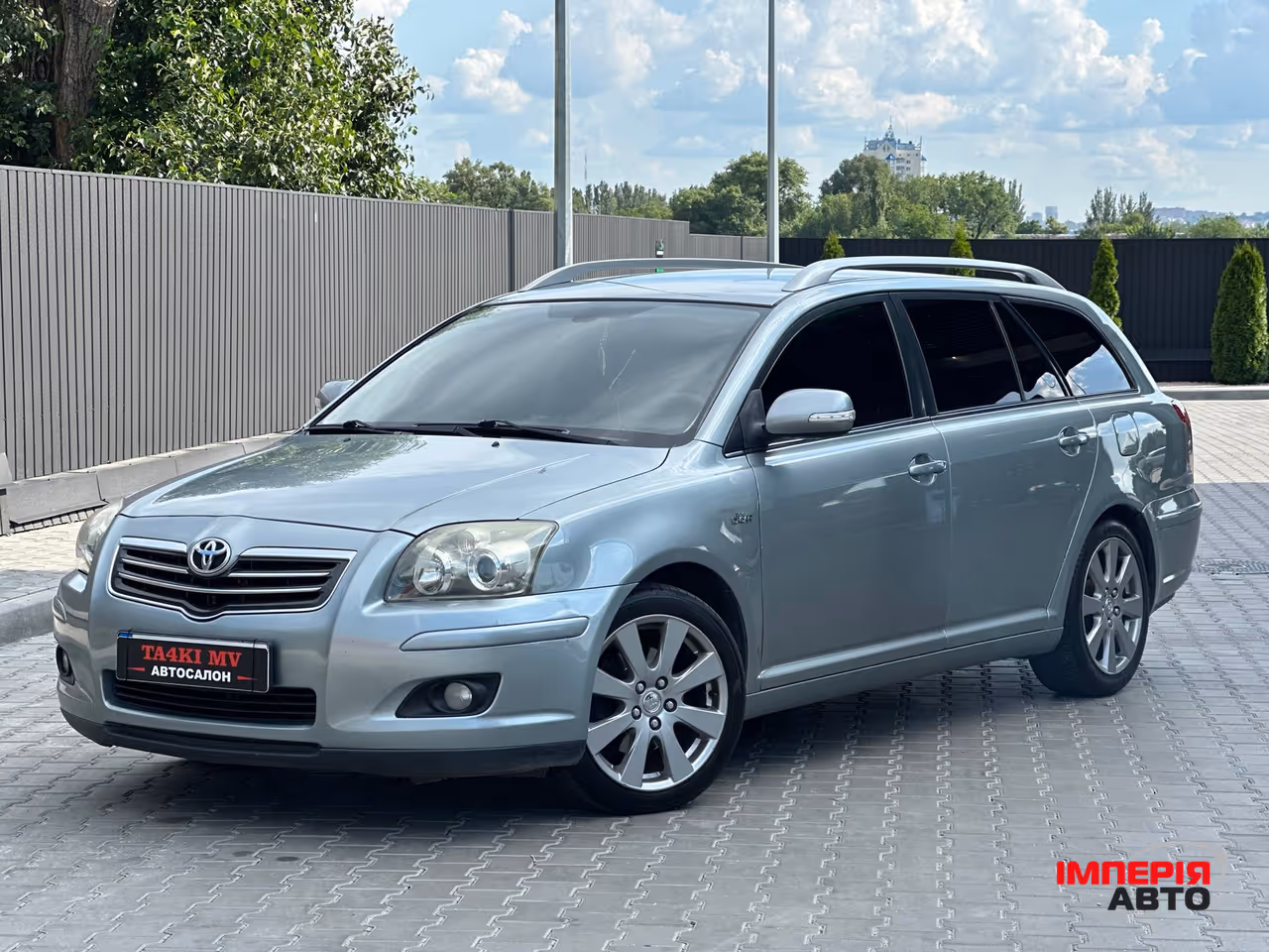 Toyota Avensis - фото 1