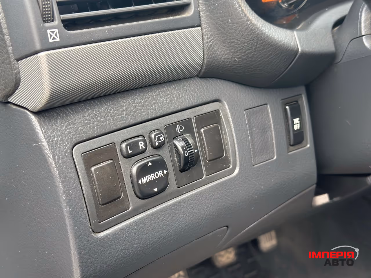 Toyota Avensis - фото 13