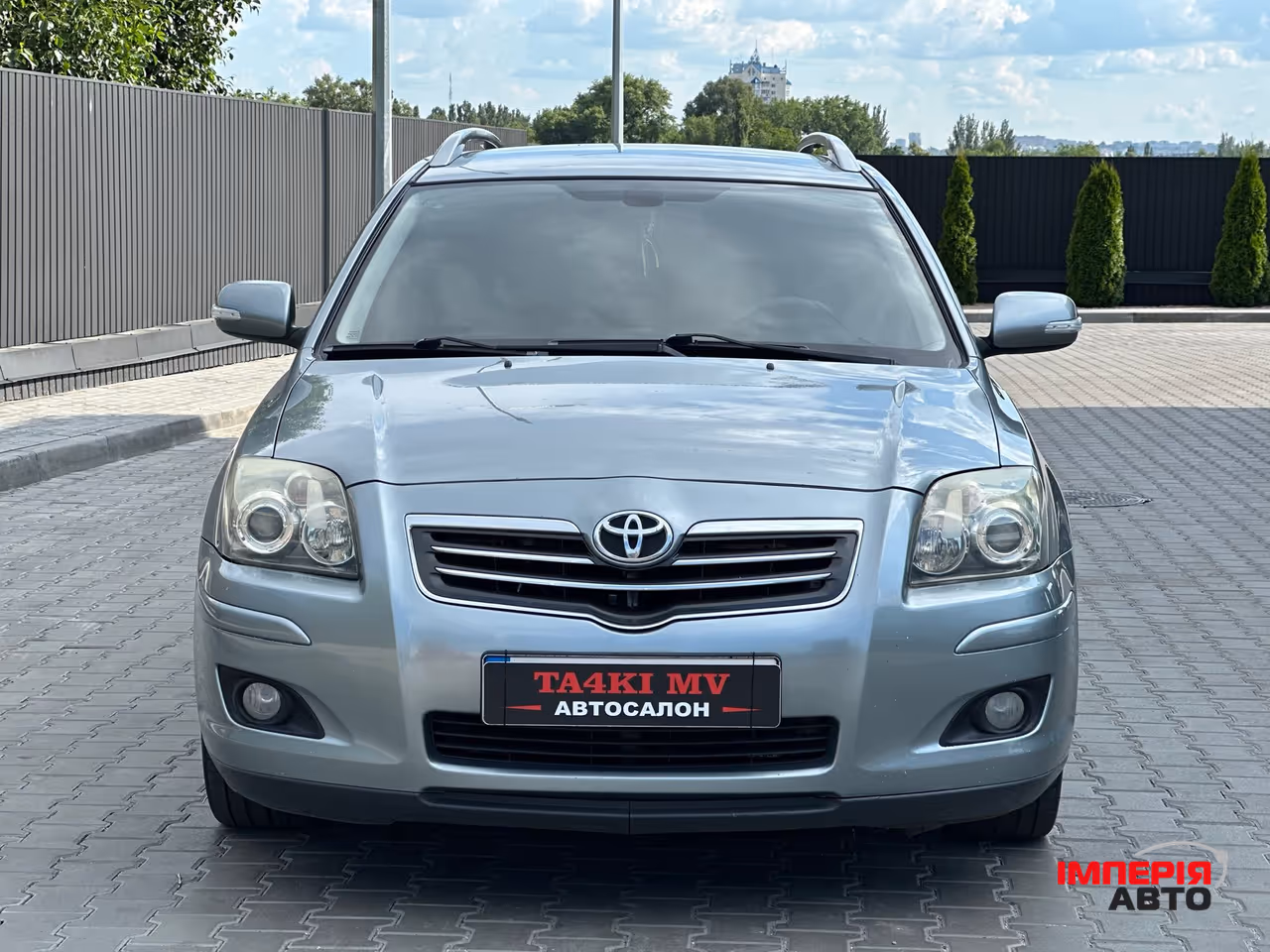 Toyota Avensis - фото 4