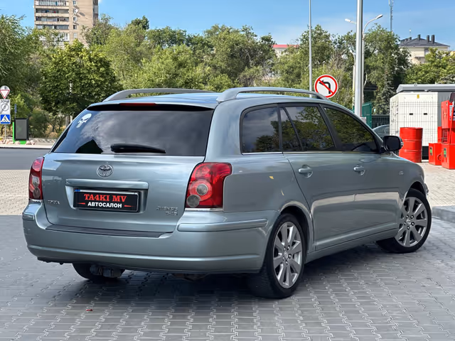 Toyota Avensis - фото 2