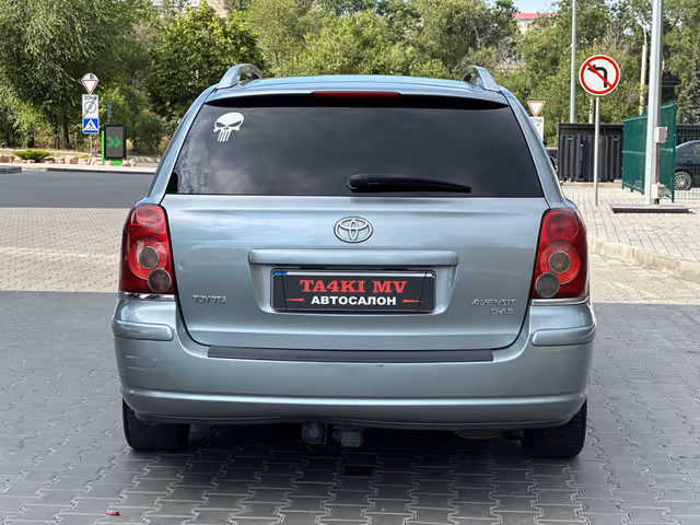 Toyota Avensis - фото 3