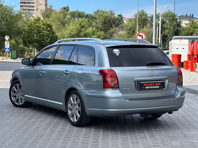 Toyota Avensis - фото 5
