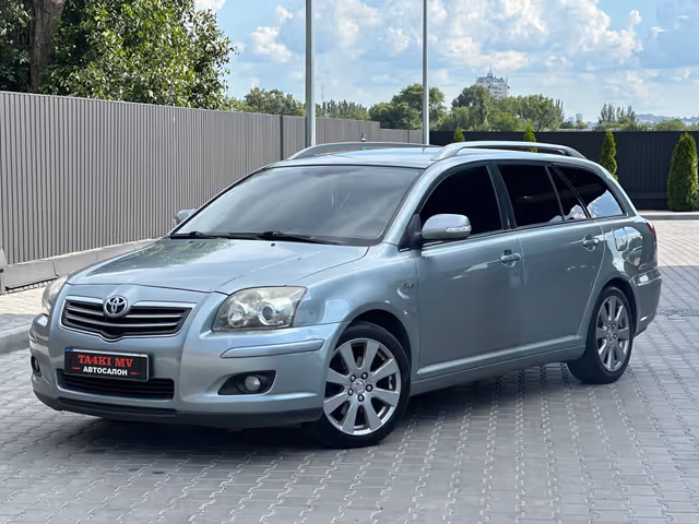 Toyota Avensis - фото 1
