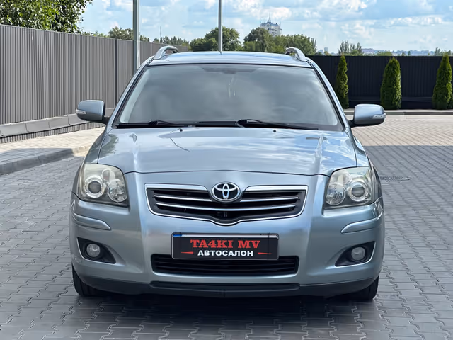 Toyota Avensis - фото 4