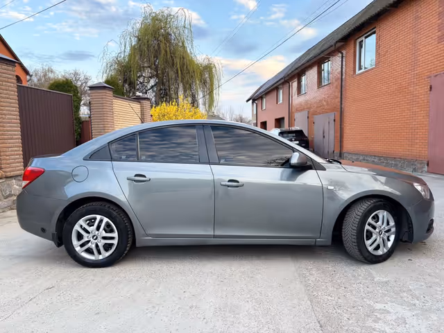 Chevrolet Cruze - фото 3