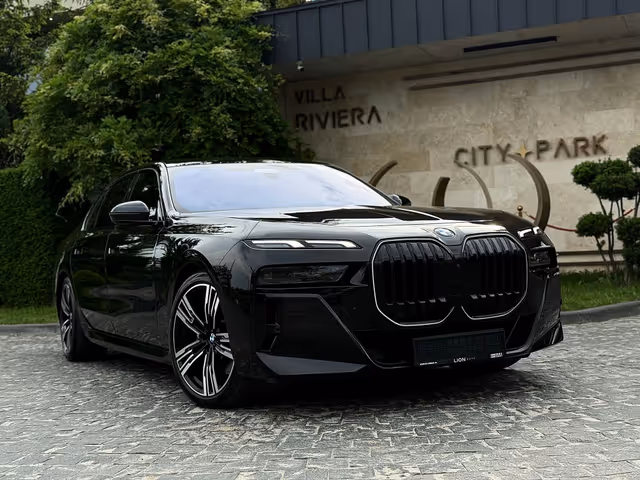 BMW 7 серії - фото 1
