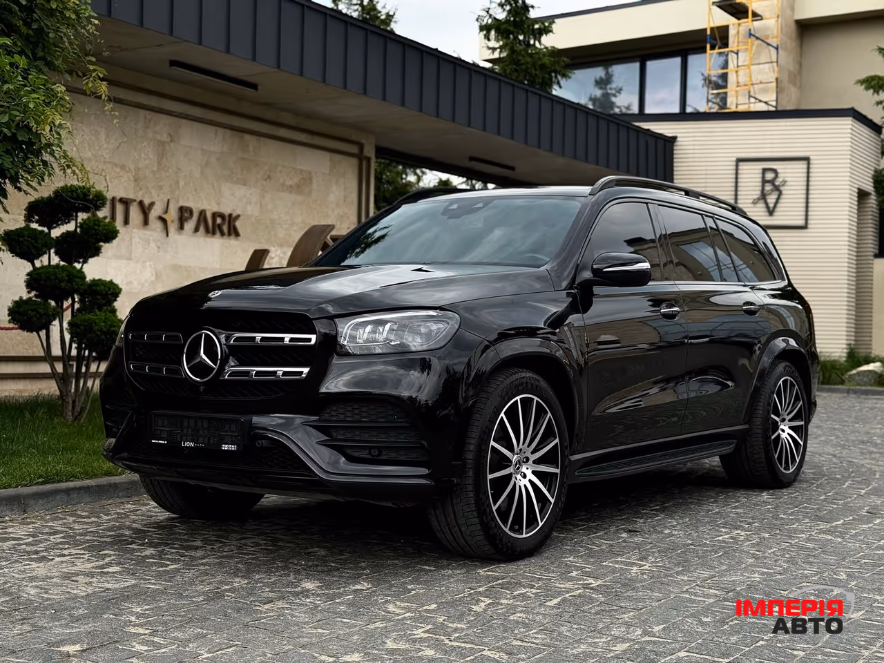 Mercedes-Benz GLS - фото 12