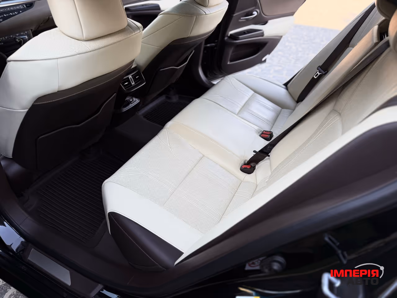 Lexus ES - фото 40