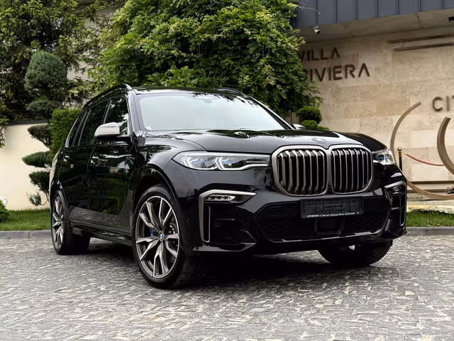 BMW X7 - фото 1