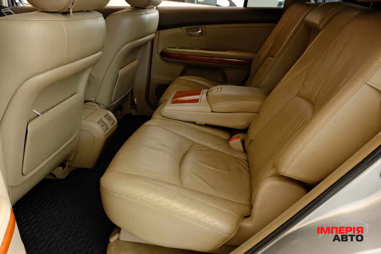 Lexus RX - фото 8