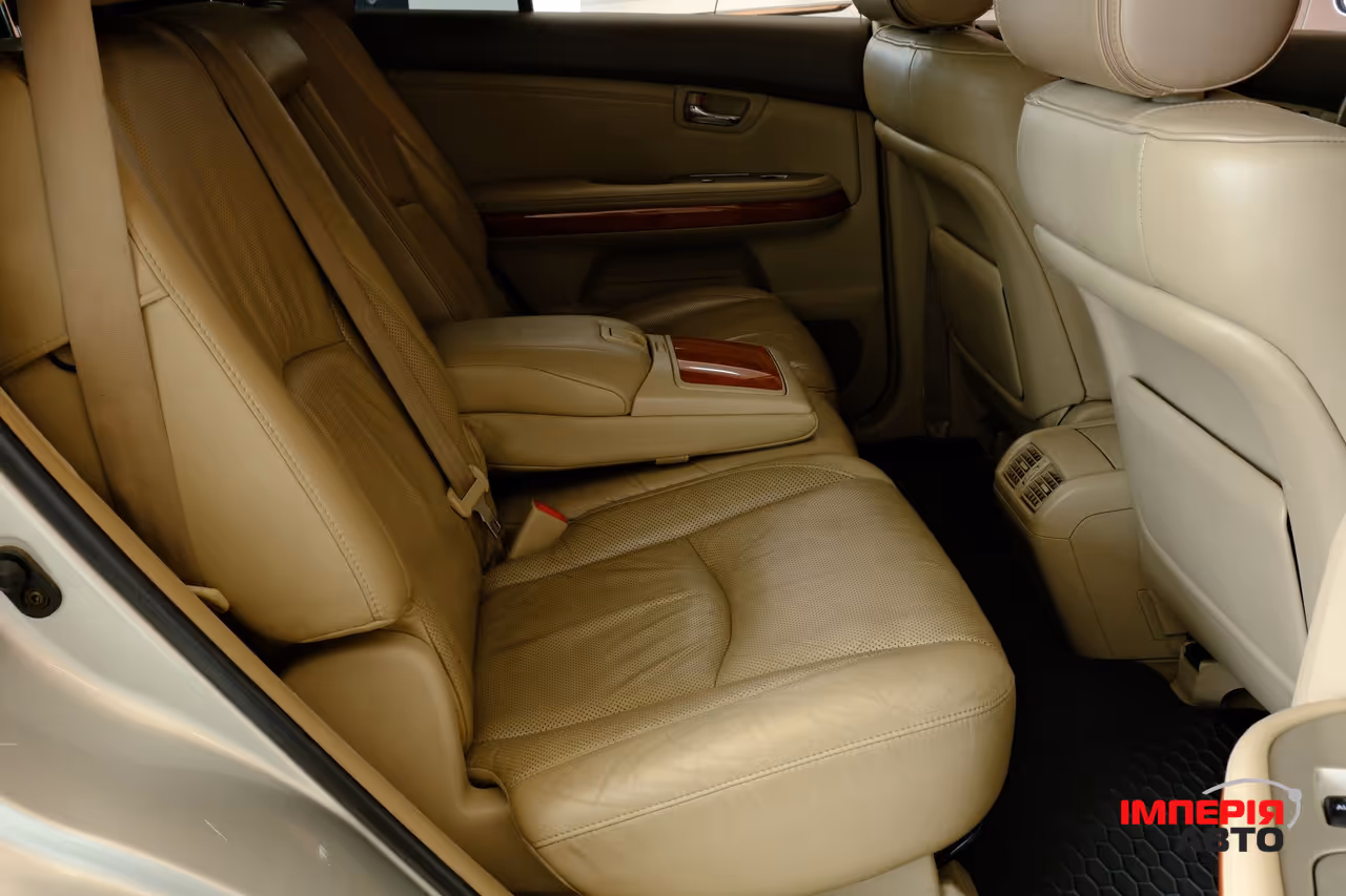 Lexus RX - фото 9