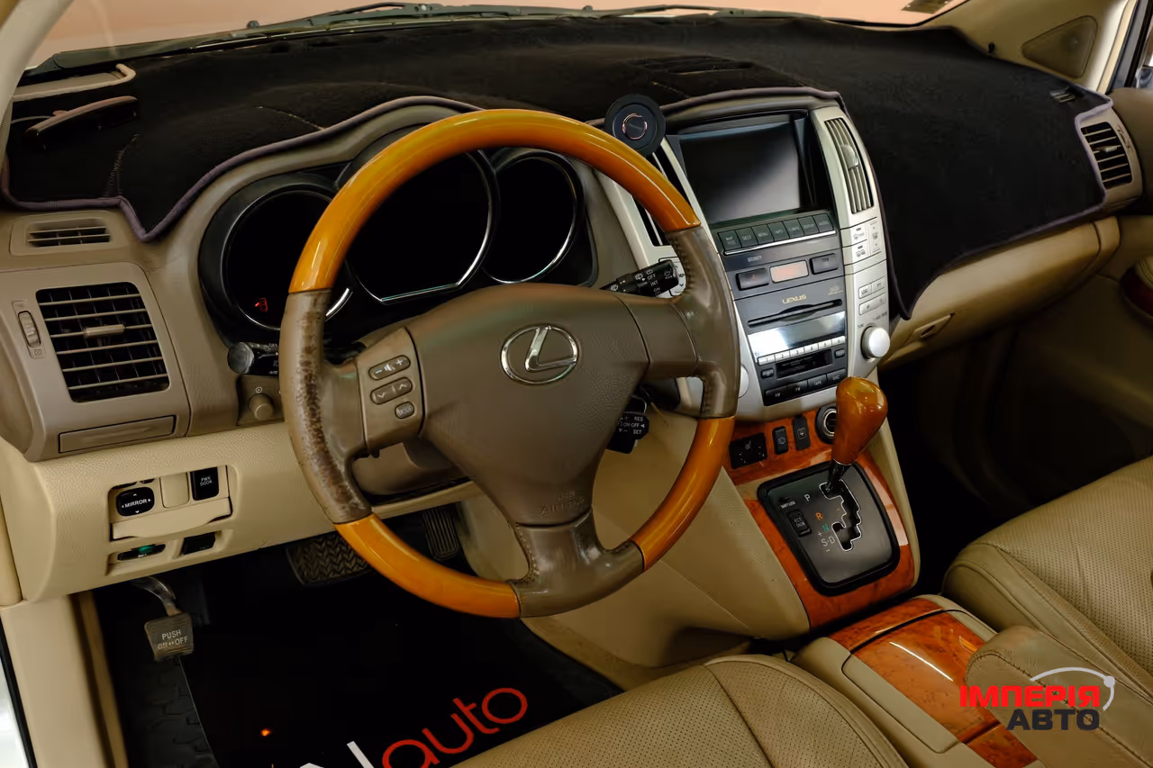 Lexus RX - фото 7
