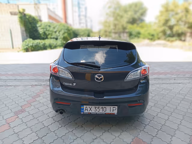 Mazda 3 - фото 5