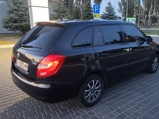 Skoda Fabia - фото 4