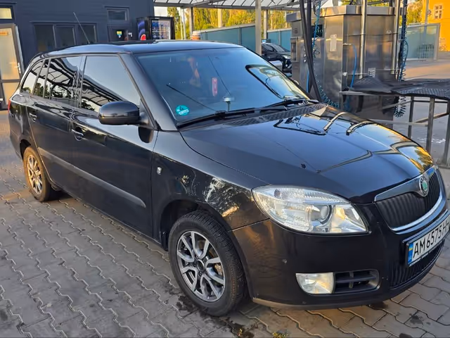 Skoda Fabia - фото 1