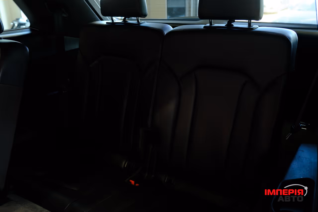 Audi Q7 - фото 9