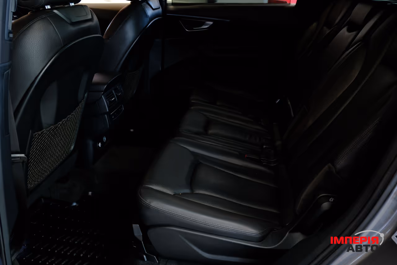 Audi Q7 - фото 8