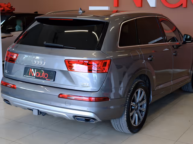 Audi Q7 - фото 5