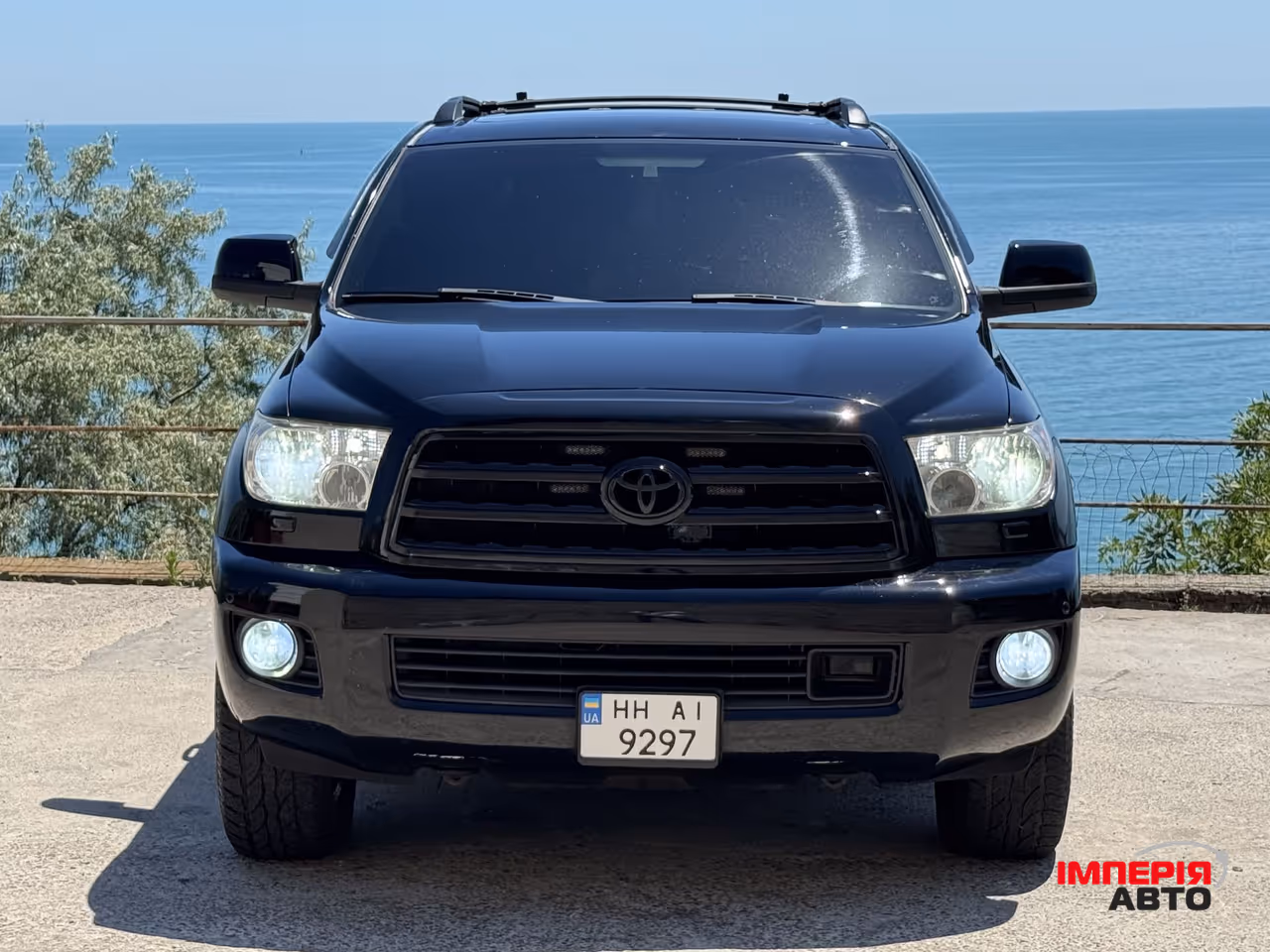 Toyota Sequoia - фото 4