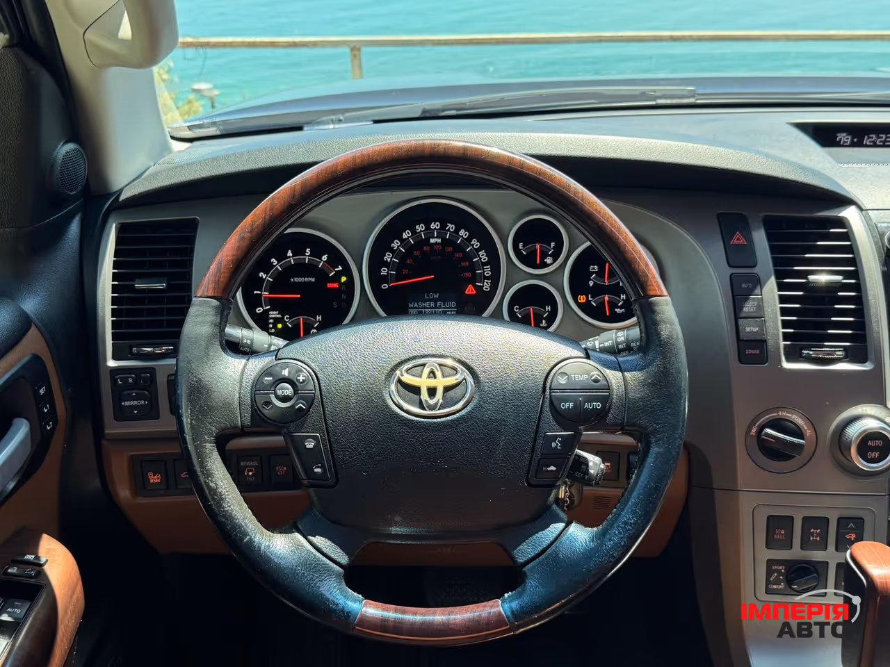 Toyota Sequoia - фото 19
