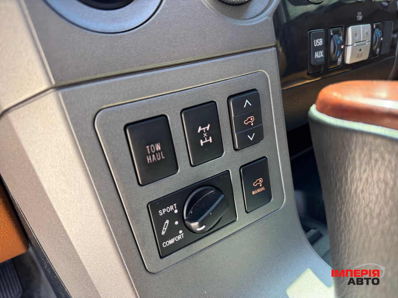 Toyota Sequoia - фото 12