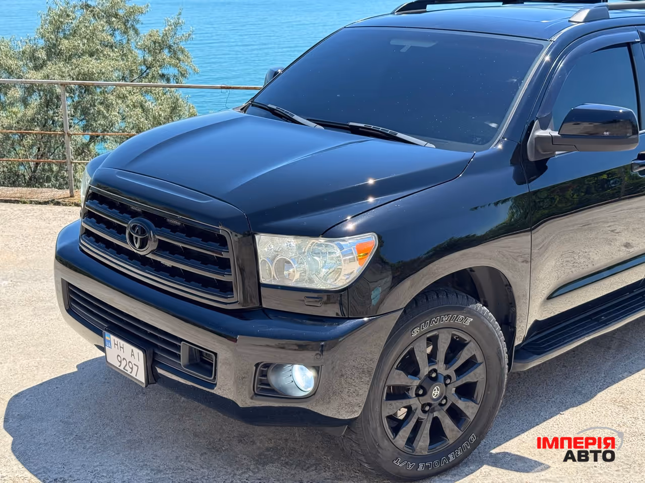 Toyota Sequoia - фото 2