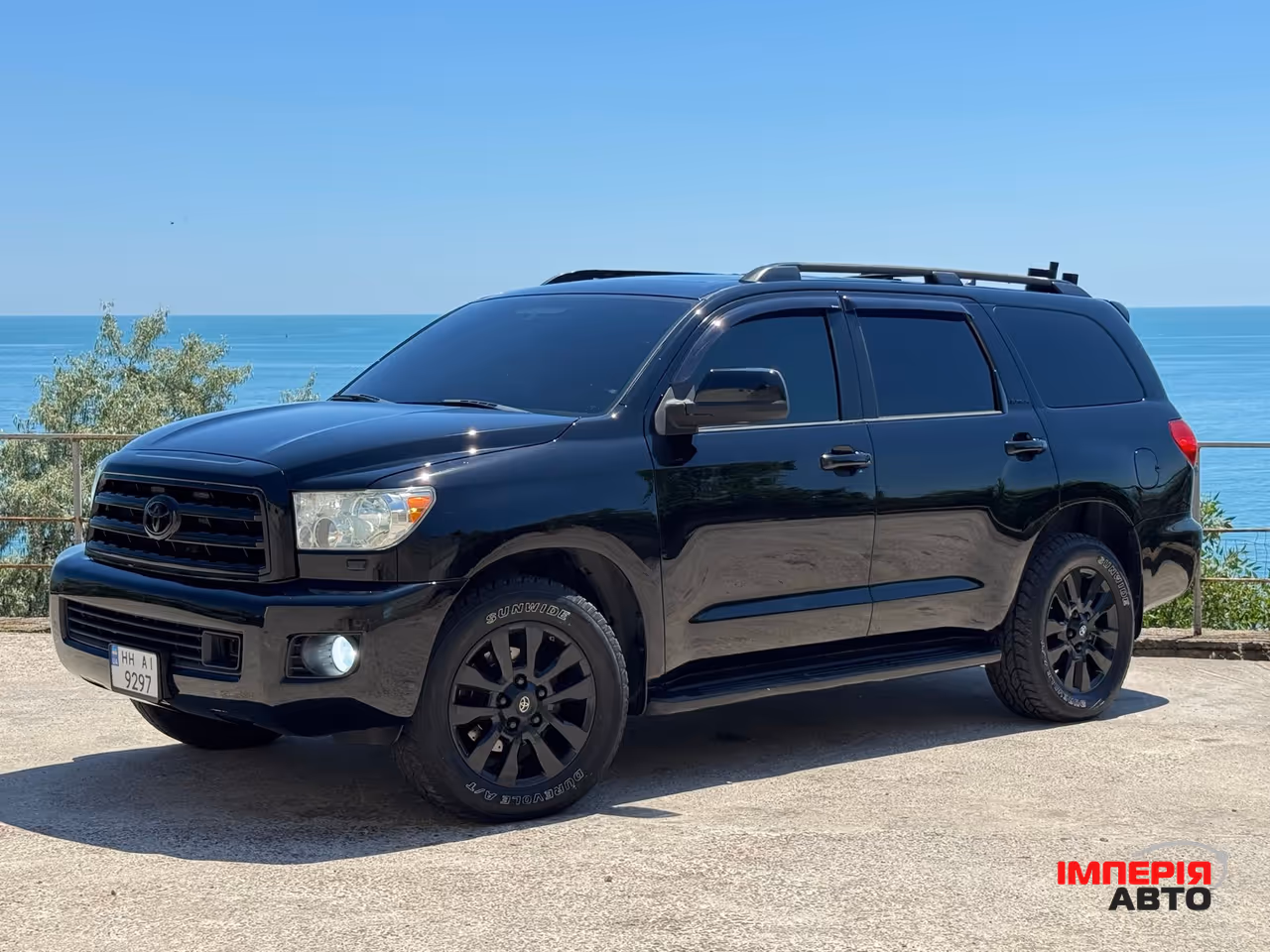 Toyota Sequoia - фото 1