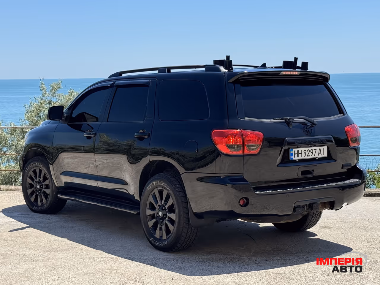 Toyota Sequoia - фото 5