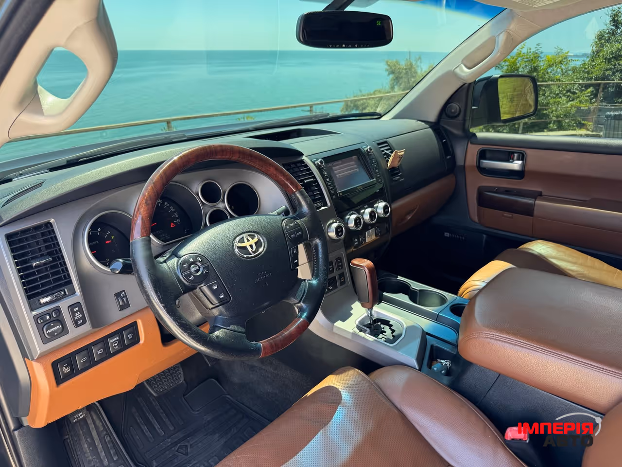 Toyota Sequoia - фото 9
