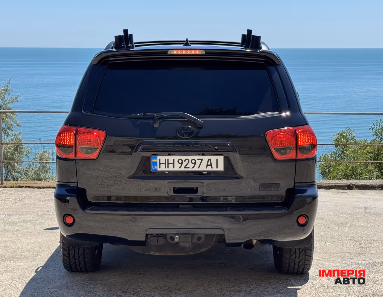 Toyota Sequoia - фото 6